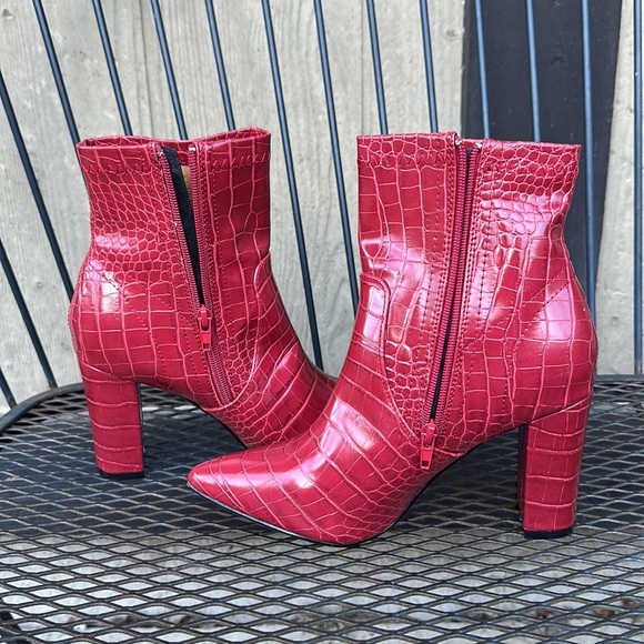 NWT. Catherine Malandrino Ankle Boots - Picture 7 of 17